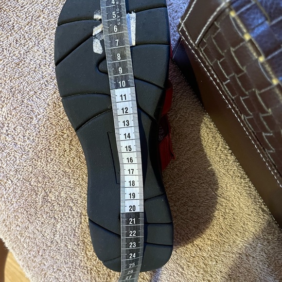 Bare Traps Red Sandals - Picture 10 of 10